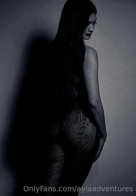 aylaadventures model picture