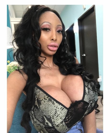 Ruby Sunset nudes model image