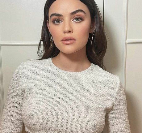 Lucy Hale beautiful model img