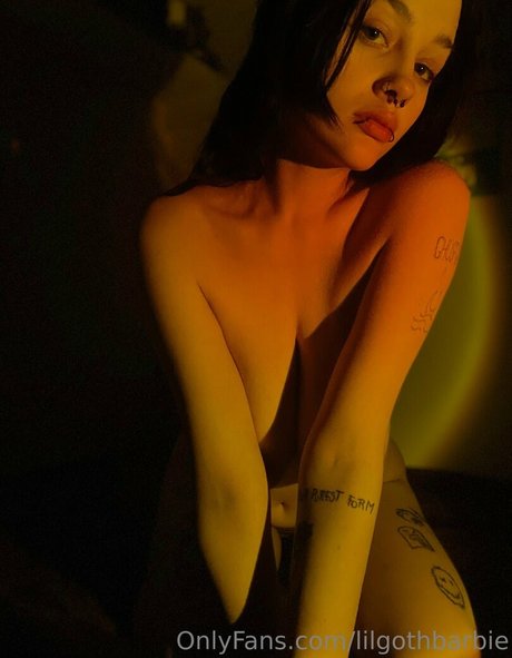 Lilgothbarbie model nudes photo