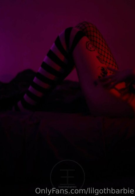 Lilgothbarbie perfect model picture