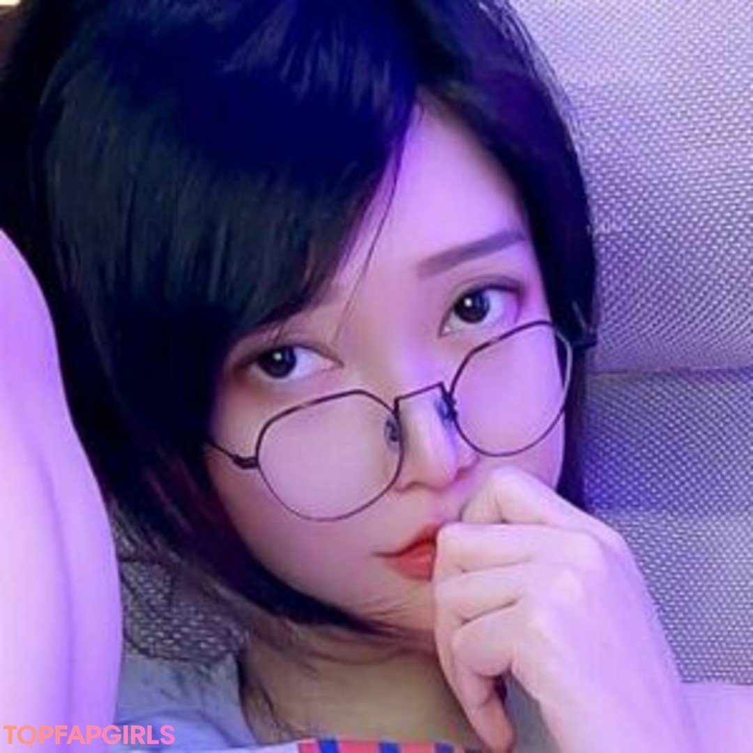 Potatogodzilla nude model pictures