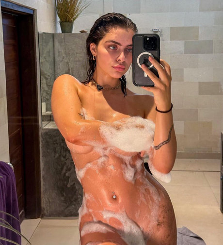 Lauren Hamden adult model pictures