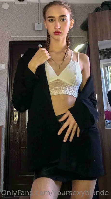 Your sexy blonde_ erotic actress img