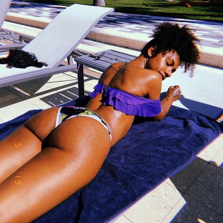 Alex Isabella model pornographic images