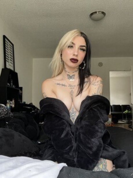 Cruella Morgan pornstar exclusive photos