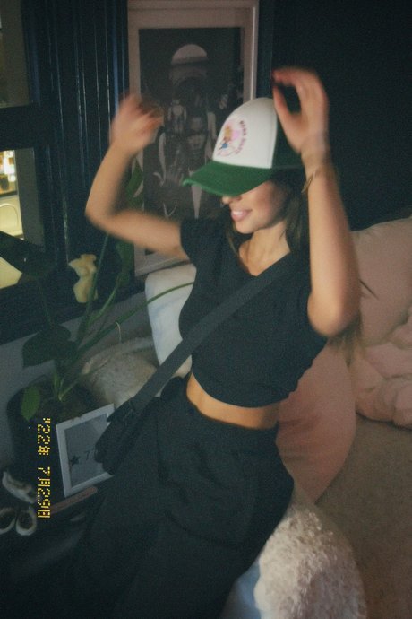 Alliyah nude model pictures