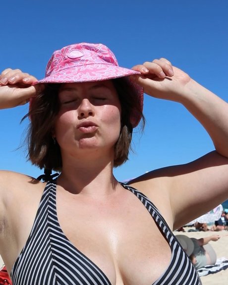 Bel Larcombe hd star pictures