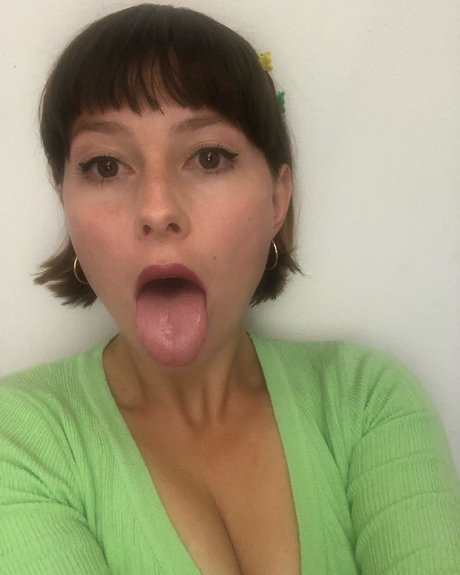 Bel Larcombe naked model gallery