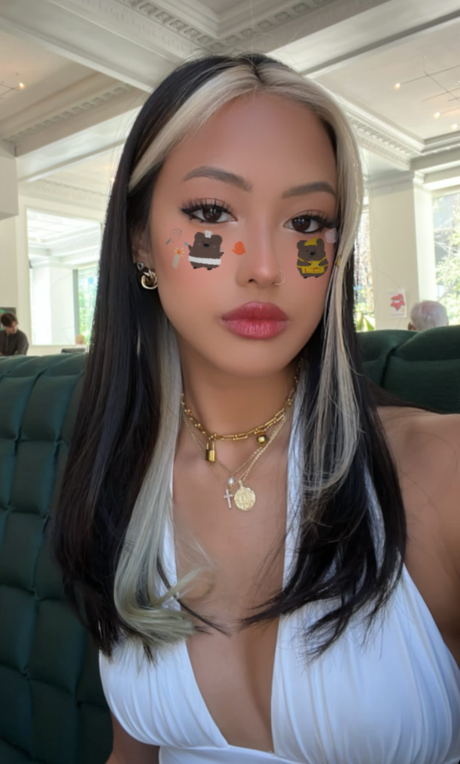 Gabby Hua_ beautiful star photo