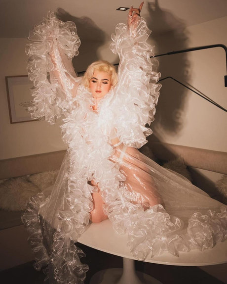 Stefania Ferrario nude model photo