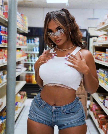 Camila Bernal exclusive model pic