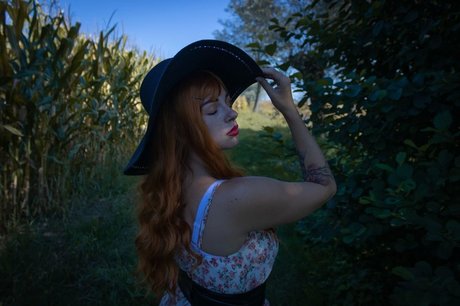 Lucelf model art pictures