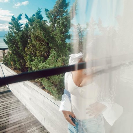 Renee Monaco exclusive star photos