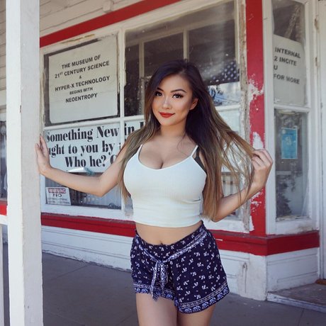 Vicki Li erotic pornstar photos