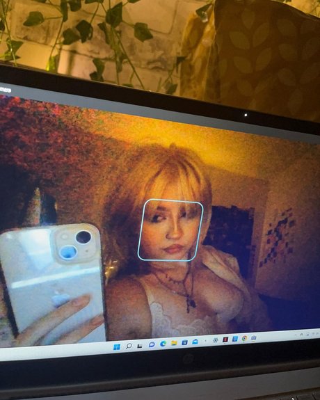 M Ae 3 high quality actress picture