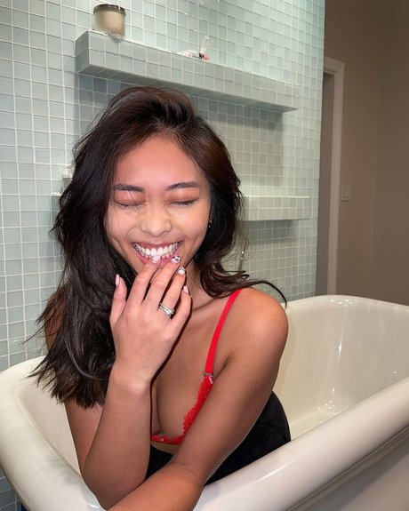 Isis Chu star free gallery