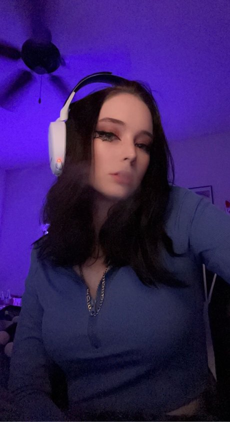 Queen etimy model erotic picture