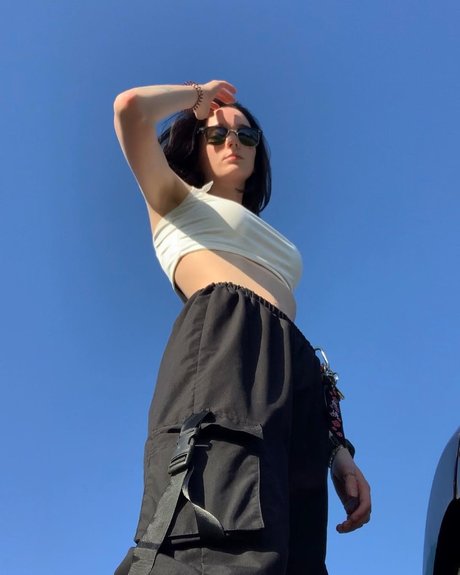 Queen etimy sexy star image