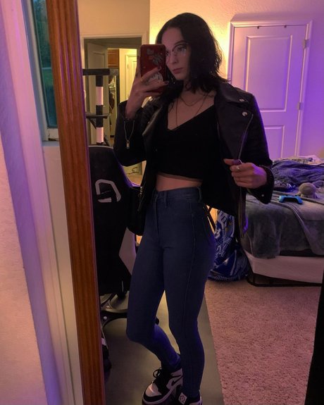 Queen etimy model pretty images