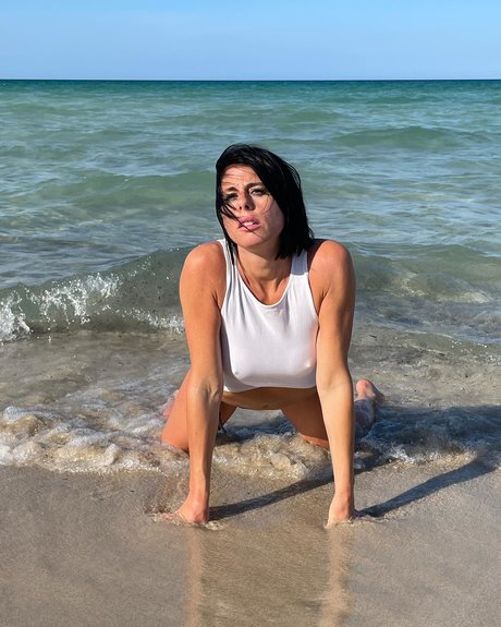 Laura Pleasure model sex img