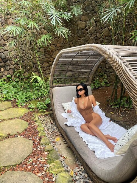 Alyssa Silos porn model image