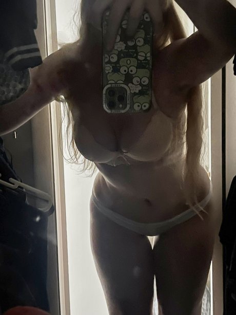 Initialelon pornographic model pics