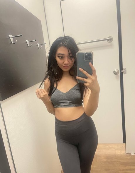 Monahazey erotic star photos