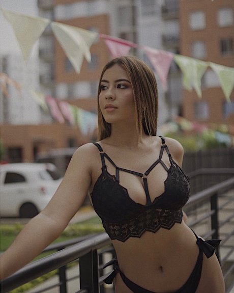 Valentina Quintero sexy actress img