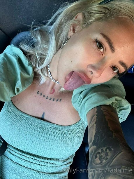 kitana a pretty model pic