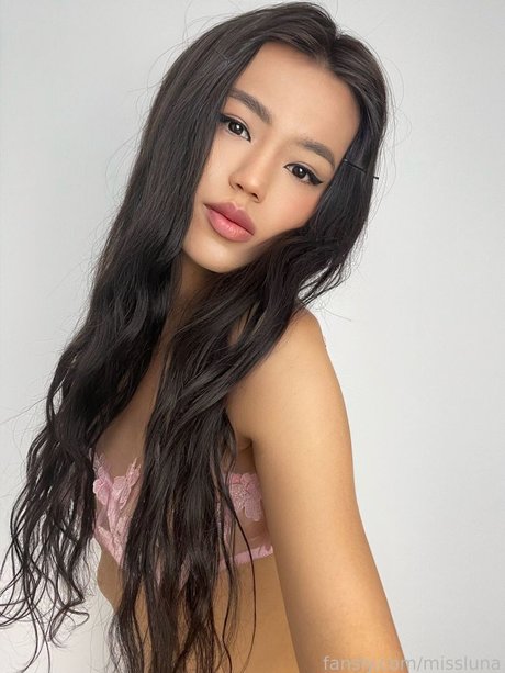 missluna perfect pornstar pictures