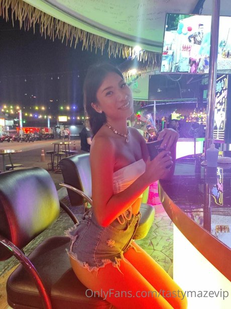 Tasty Maze VIP beautiful actress pic