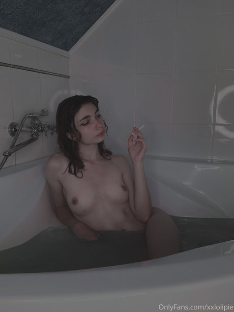 XXLOLIPIE erotic model gallery