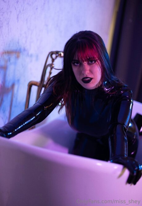 Miss Shey exclusive model photo