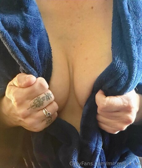 Mr Mrs K Xo naked pornstar picture