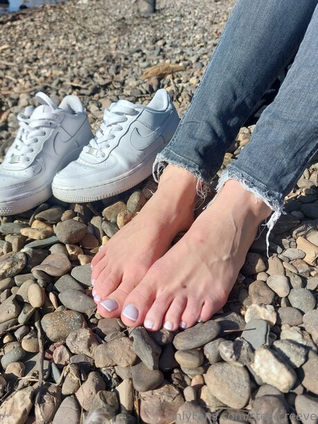 Stella Reeve nude star photo