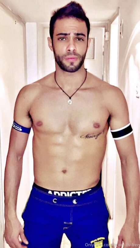 Hot Tl Vip naked model photo