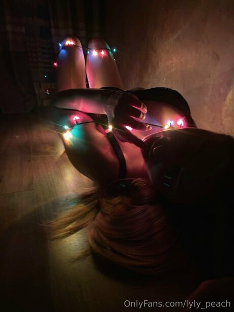 Lyly Peach pornstar photo