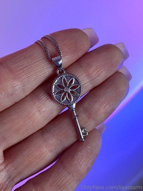 Lisastorm model naked gallery