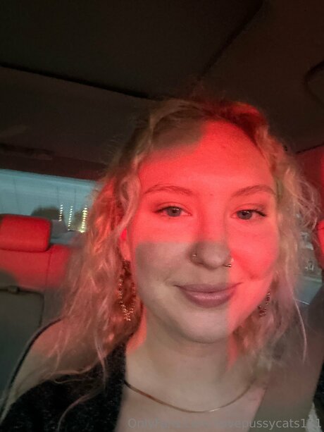 Ilovepussycats111 nice model picture