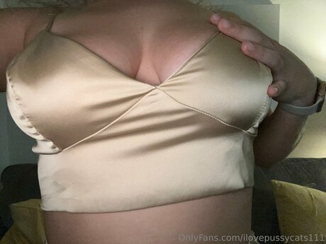 Ilovepussycats111 naked pornstar pictures