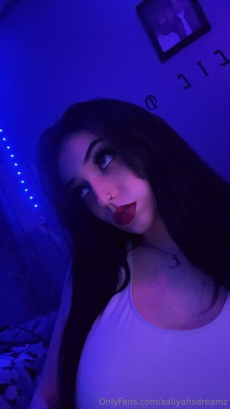 Aaliyahsdreamz adult model photos