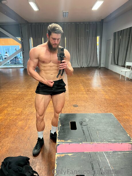 Ilyamadris naked pornstar pic