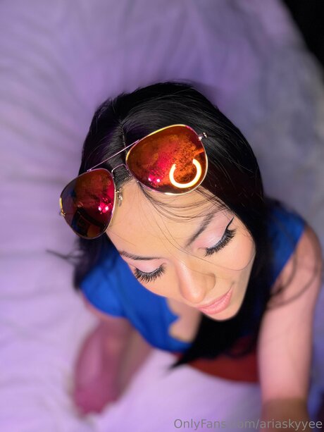 Ariaskyyee naked star img