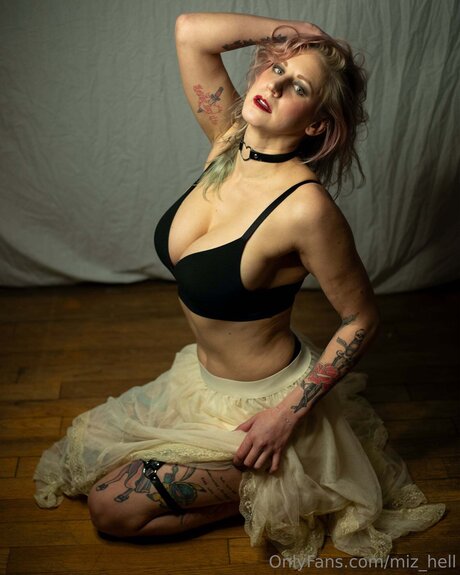 Miz Hell model nice image