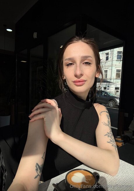 Roxyflamee naked actress photo