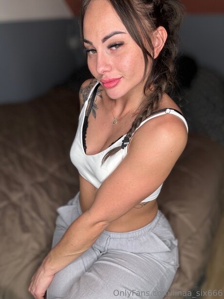 Linaa Six666 porn model pictures