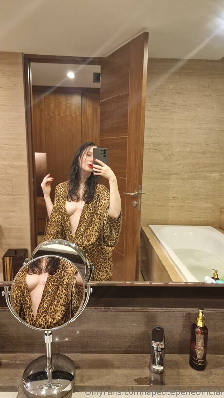 Lapetiteperleofficial high quality actress picture