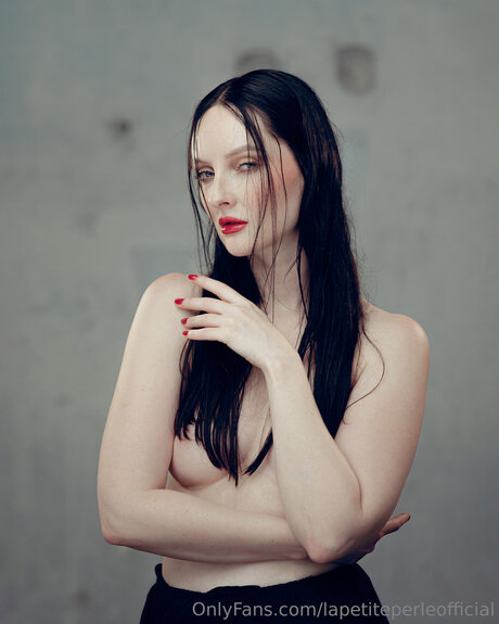 Lapetiteperleofficial model erotic pics