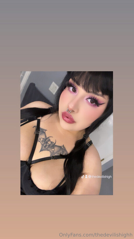 Thedevilishighh pornstar sexy picture